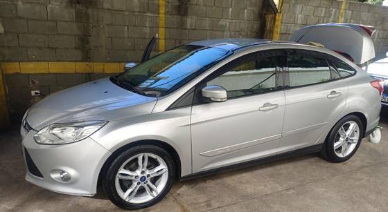 FORD FOCUS 2.0 SE SEDAN 16V FLEX 4P POWERSHIFT